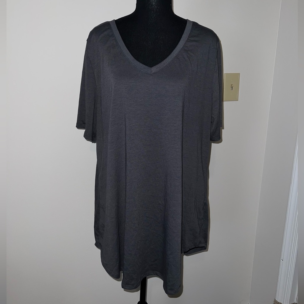 ⭐️3/$30!⭐️ Lularoe short sleeve shirt